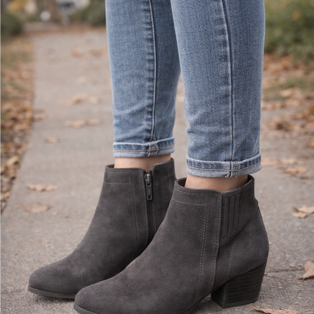 Blondo Waterproof Gray Suede Ankle Boots Block Heel Size 8.5